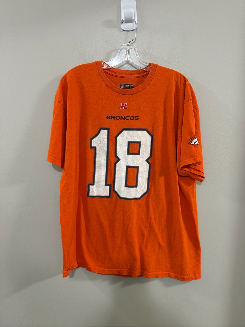 NFL Team Apparel Denver Broncos #18 Payton Manning Short Sleeve T-Shirt. Size XL